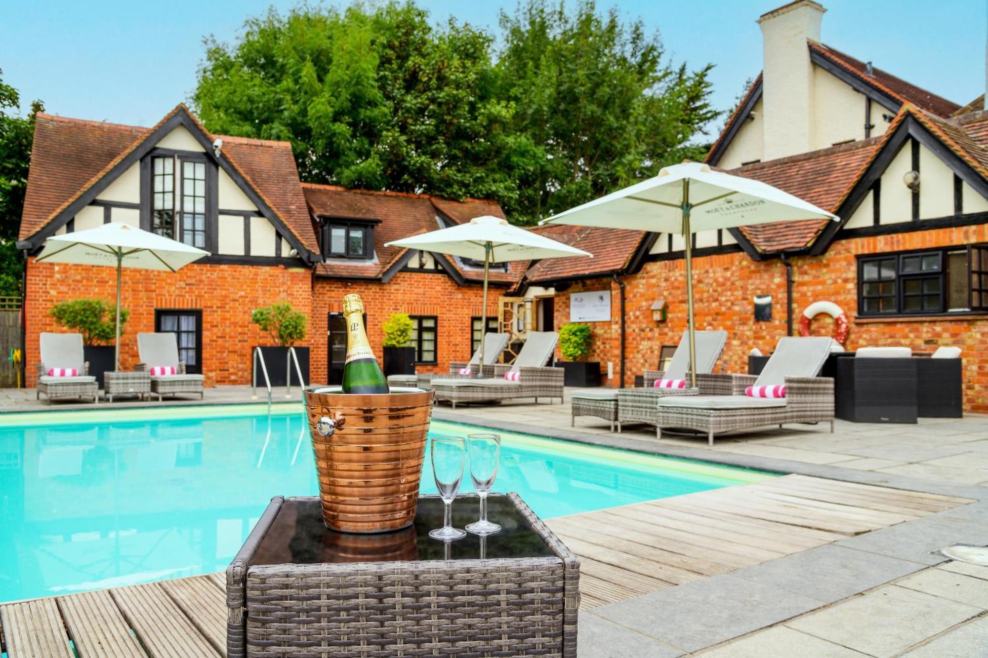 The Inn On The Green Cookham Dean Екстериор снимка