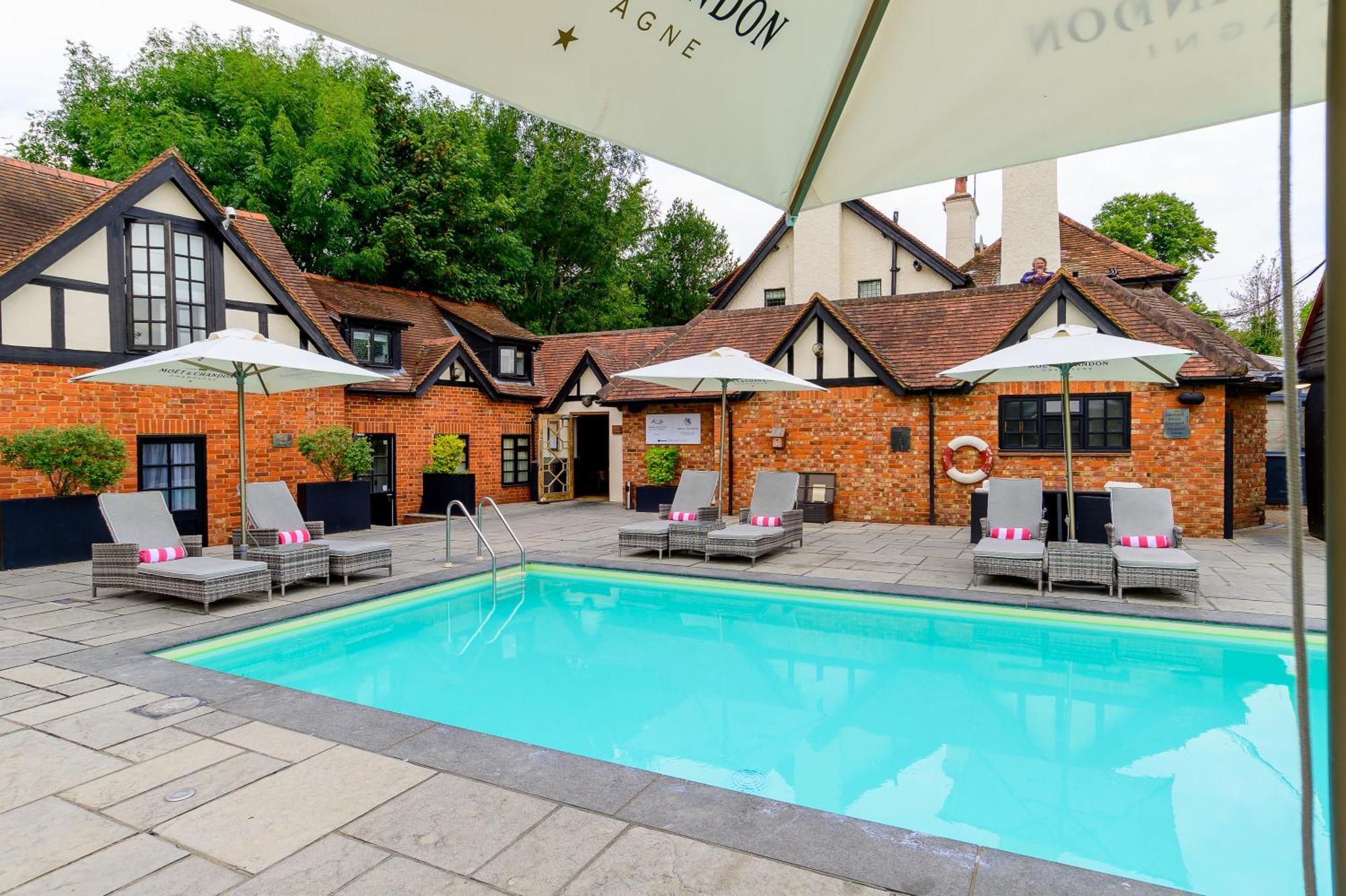 The Inn On The Green Cookham Dean Екстериор снимка